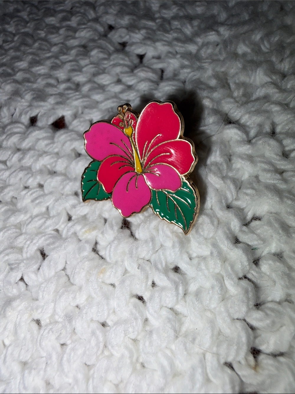 Pink Hibiscus Flower Enamel Pin NWT - Picture 2 of 4